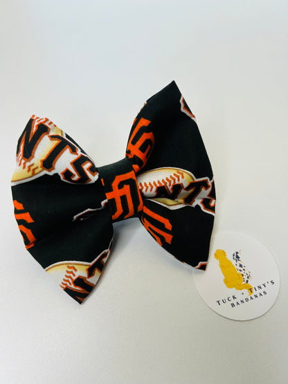 San Francisco Giants Slip Over the Collar Bow Tie